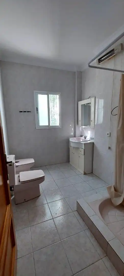 Baño de Casa o chalet para compartir en Marbella con Aire acondicionado, Terraza y Amueblado