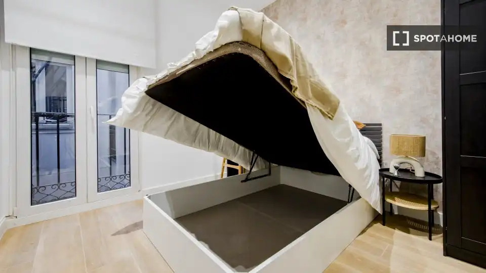 Bedroom of Flat for share in Retiro