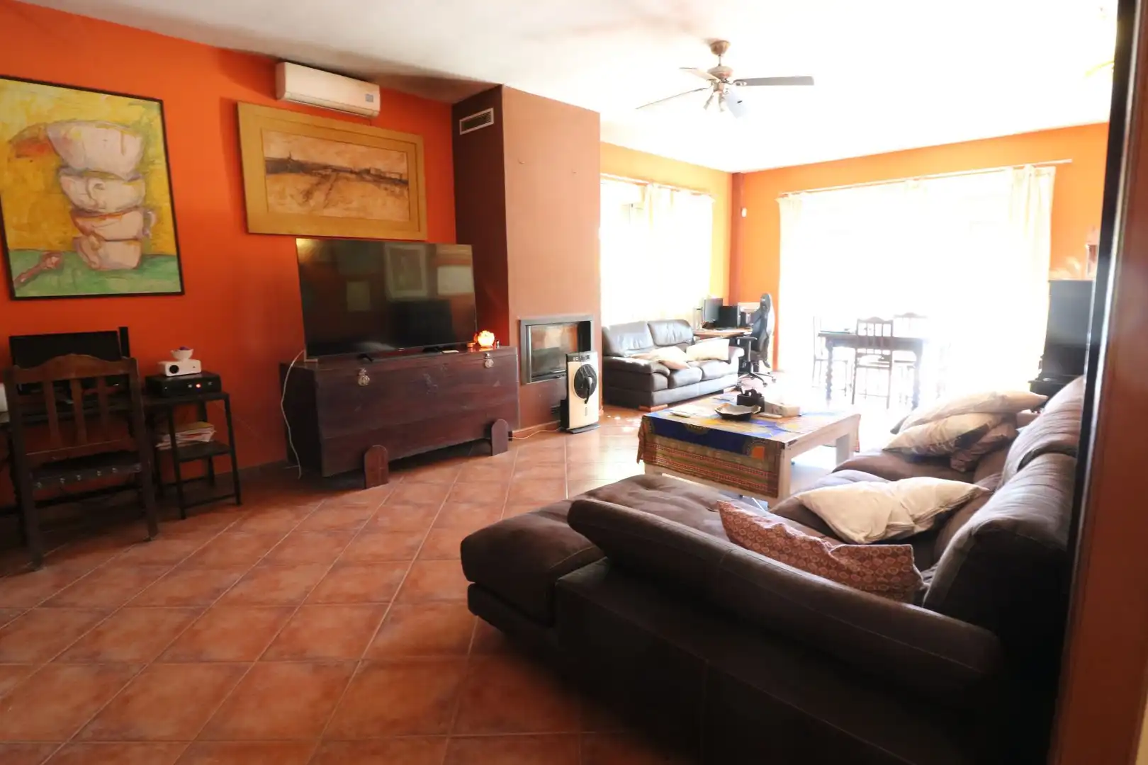 Sala de estar de Casa o chalet en venta en Dos Hermanas con Aire acondicionado, Calefacción y Jardín privado