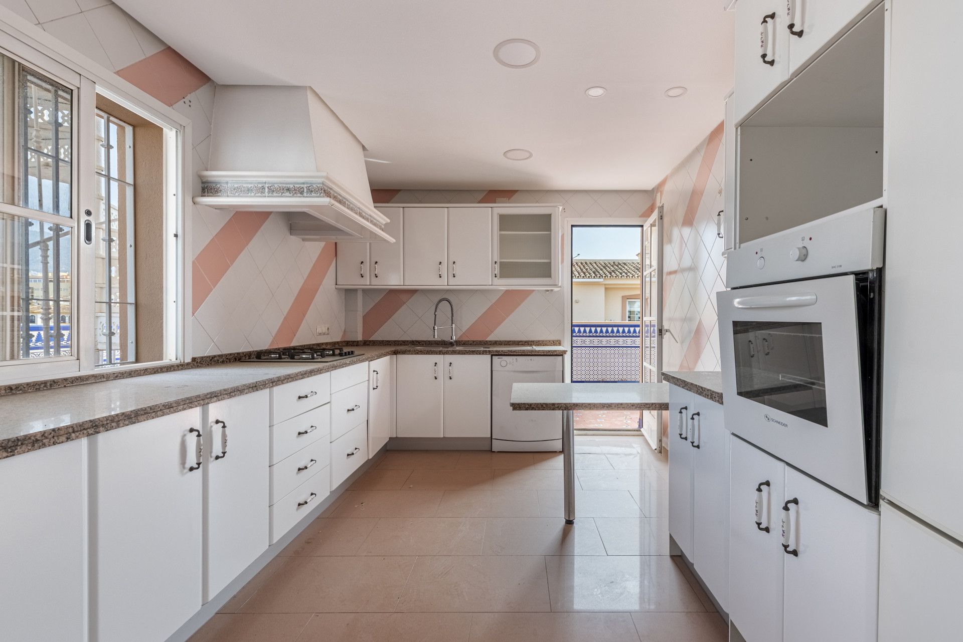 Kitchen of Attic for sale in Fuengirola  with Air Conditioner, Terrace and Storage room