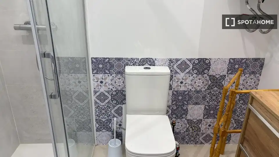 Badezimmer von Wohnungen zur untervermieten in Valdemorillo mit Klimaanlage, Terrasse und Möbliert