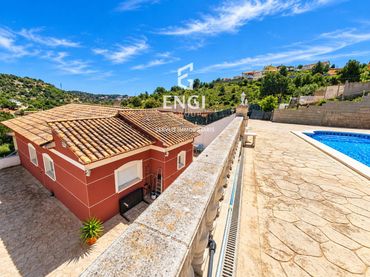 Xalet amb piscina en venda a Castellet i la Gornal