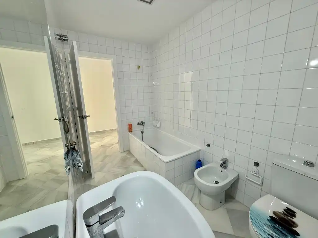 Badezimmer von Wohnung zum Verkauf in Cádiz