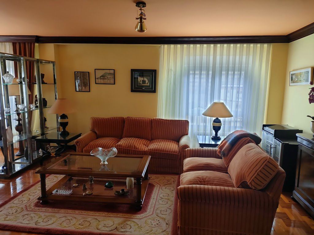 Sala d'estar de Pis en venda en Gijón  amb Calefacció, Parquet i Traster