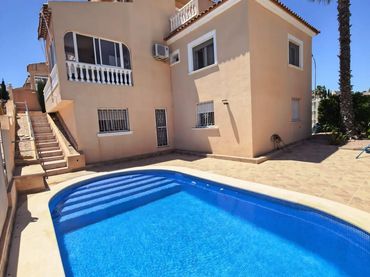 Villa avec piscine à vendre à Calle HUELVA ALDEA DEL MONTE