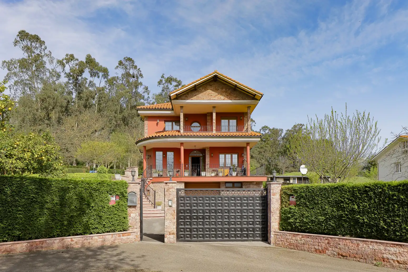 Vista exterior de Casa o chalet en venta en Gijón  con Calefacción, Parquet y Terraza