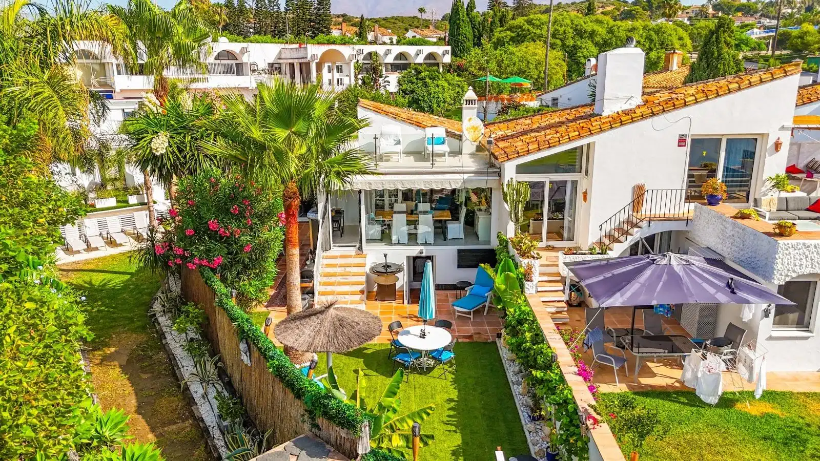 Casa aparellada amb terrassa en venda a Urbanizacion Estepona, imagen 2