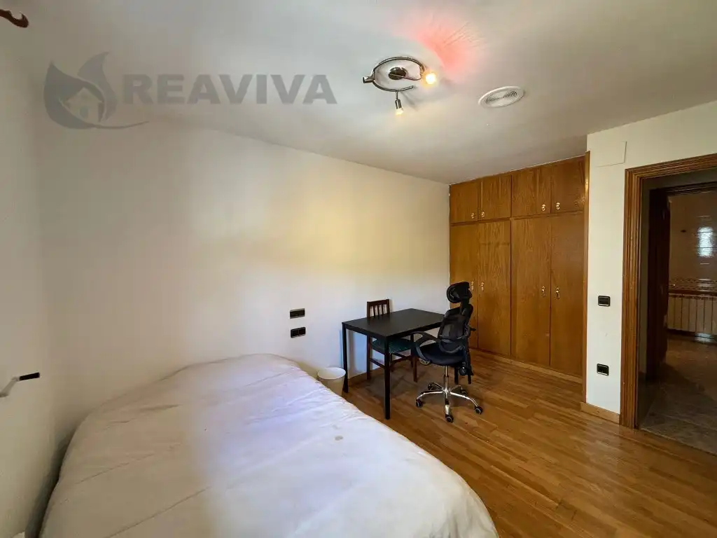 Habitación de Piso en venta en La Seu d'Urgell con Horno, Lavadora y Microondas