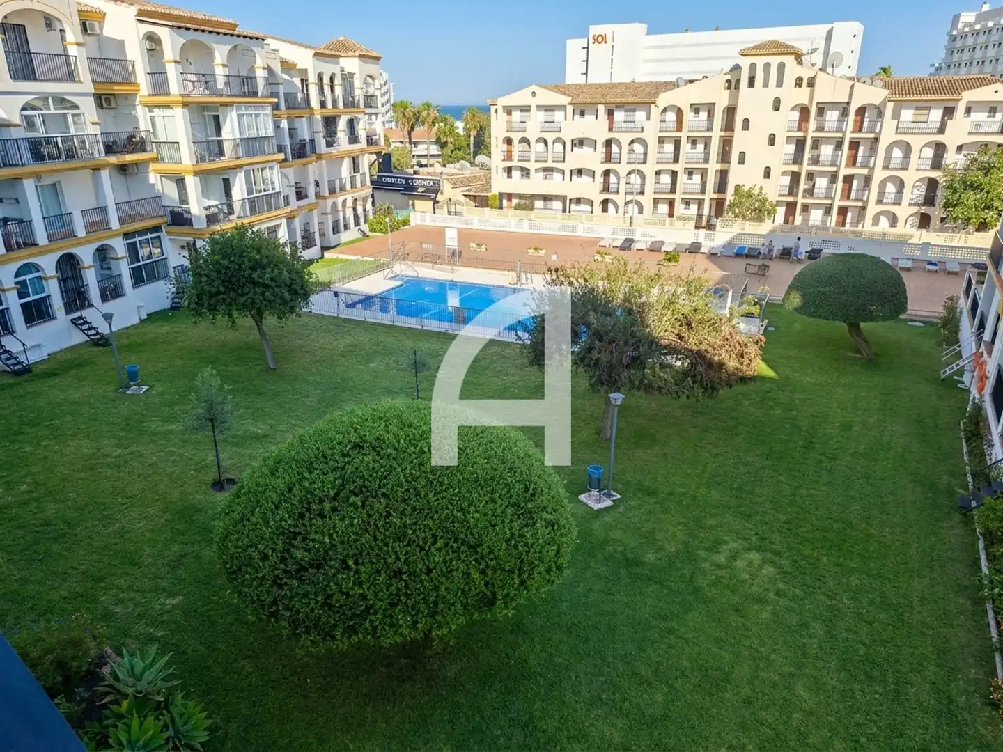 Piscina de Piso en venta en Torremolinos con Aire acondicionado, Calefacción y Terraza