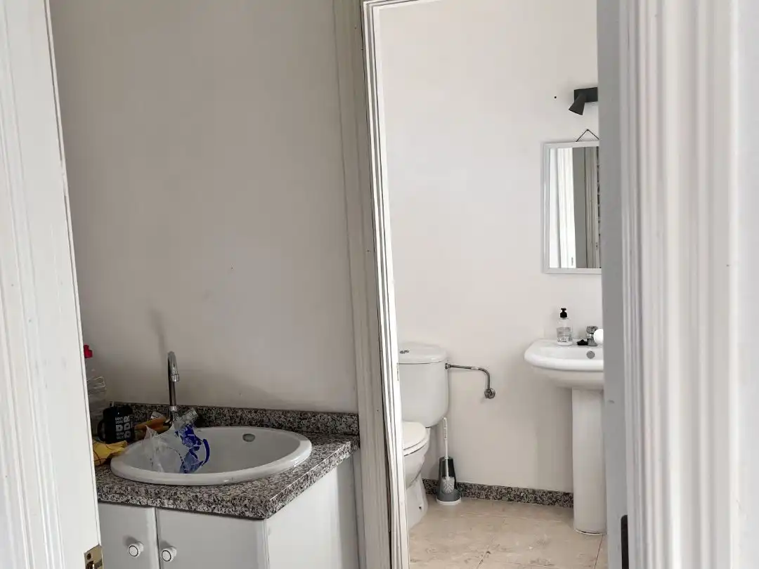 Bany de Local de lloguer en Córdoba amb Aire condicionat