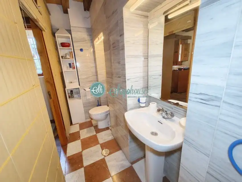 Bathroom of Flat for sale in Segovia  with Heating