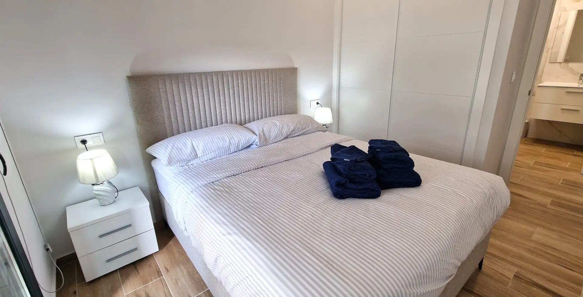 Habitación de Apartamento de alquiler en Orihuela con Aire acondicionado, Calefacción y Terraza