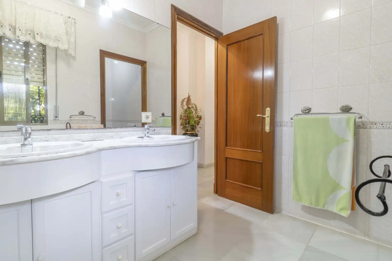 Bany de Casa o xalet en venda en Gines amb Aire condicionat, Terrassa i Traster