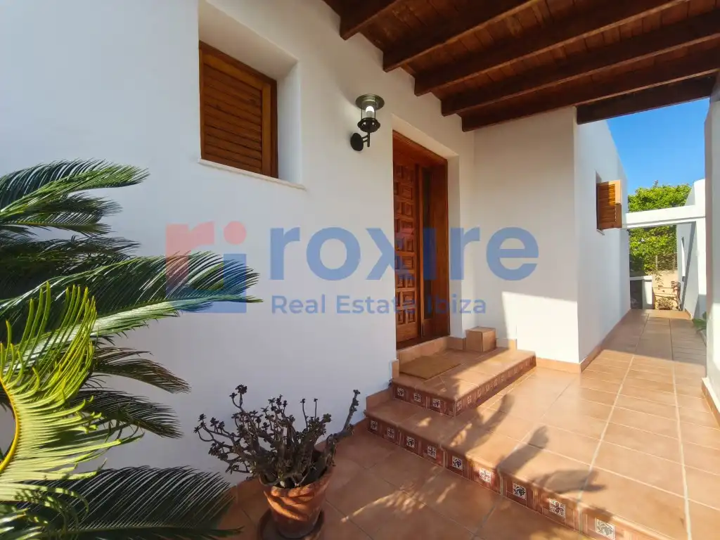 Vista exterior de Casa o chalet de alquiler en Sant Antoni de Portmany con Jardín privado, Terraza y Piscina