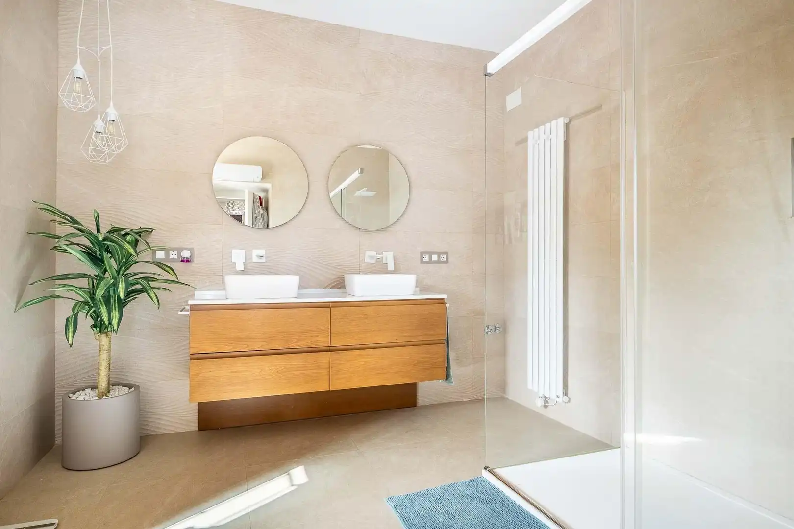 Baño de Casa o chalet en venta en Montequinto con Aire acondicionado, Jardín privado y Terraza