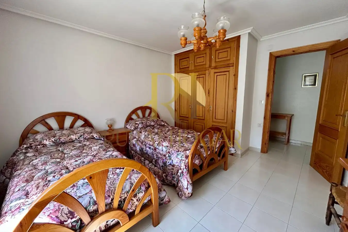 Dormitori de Casa adosada en venda en Los Barrios de Luna  amb Calefacció i Moblat