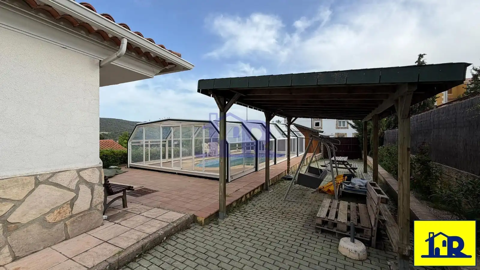 Terrassa de Casa o xalet en venda en Villalba de la Sierra amb Calefacció, Traster i Piscina