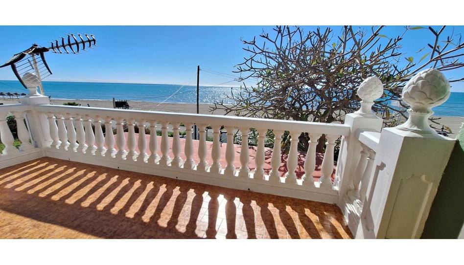 Foto 1 de Casa adosada en venda a Torre de Benagalbón, Málaga