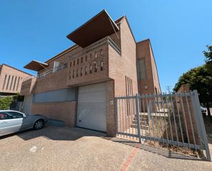 Vista exterior de Casa o xalet en venda en Villamuriel de Cerrato amb Terrassa i Balcó