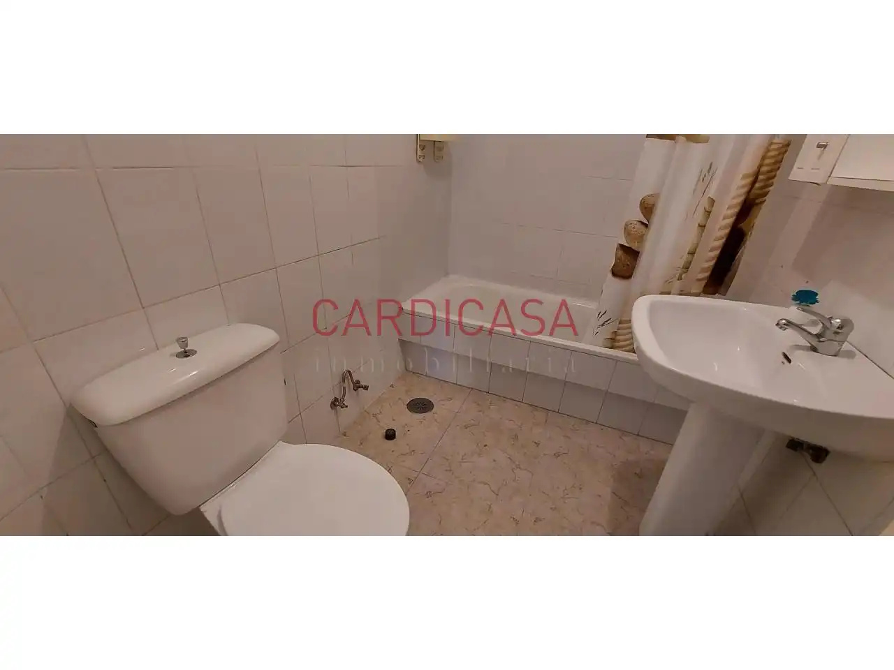 Baño de Piso en venta en Vigo  con Calefacción, Terraza y Amueblado