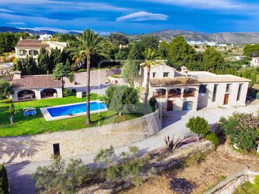 Casa rustica con piscina in vendita a Benissa pueblo