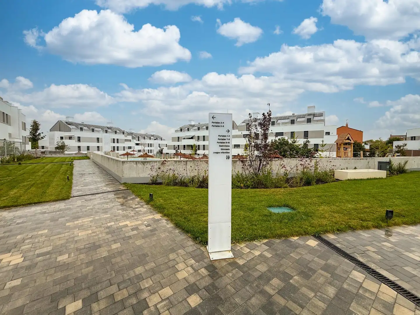 Flat with pool to rent in Cobeña, imagen 38