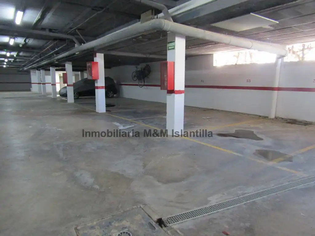Parking de Casa adosada en venta en Islantilla con Terraza, Trastero y Amueblado