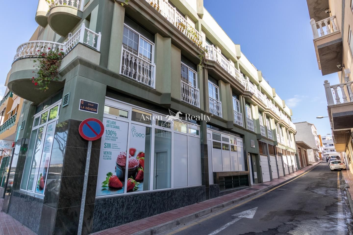 Exterior view of Premises for sale in Arona