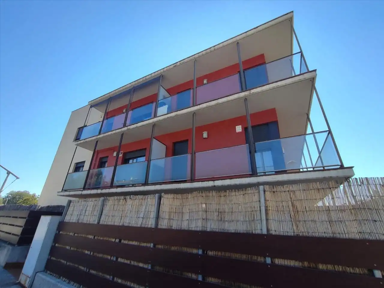 Individual for sale in De la Serra