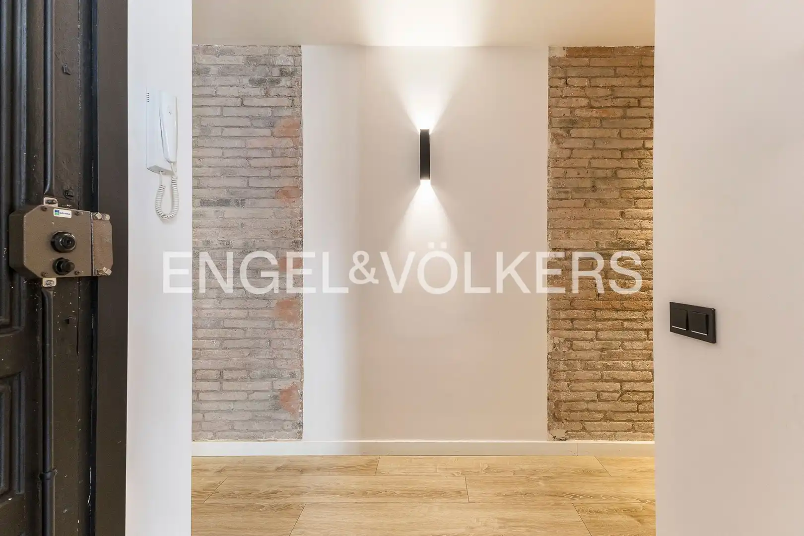 Flat for sale in Barcelona  with Air Conditioner, Heating and Balcony