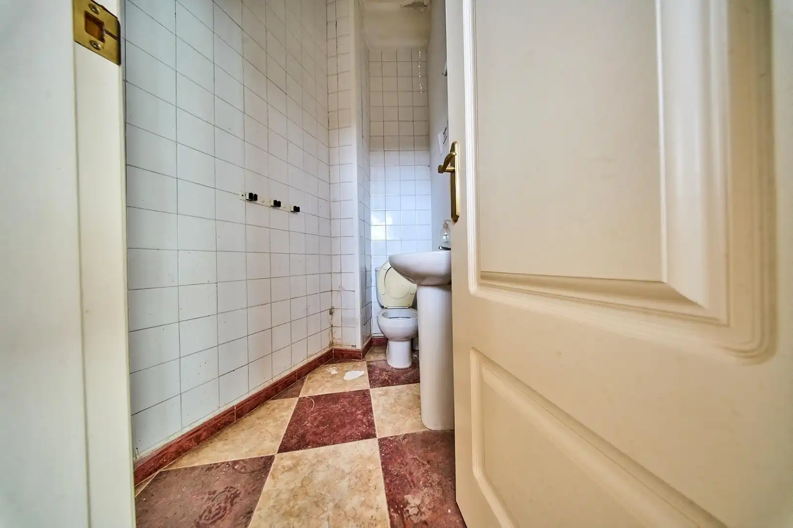 Baño de Local en venta en Baza