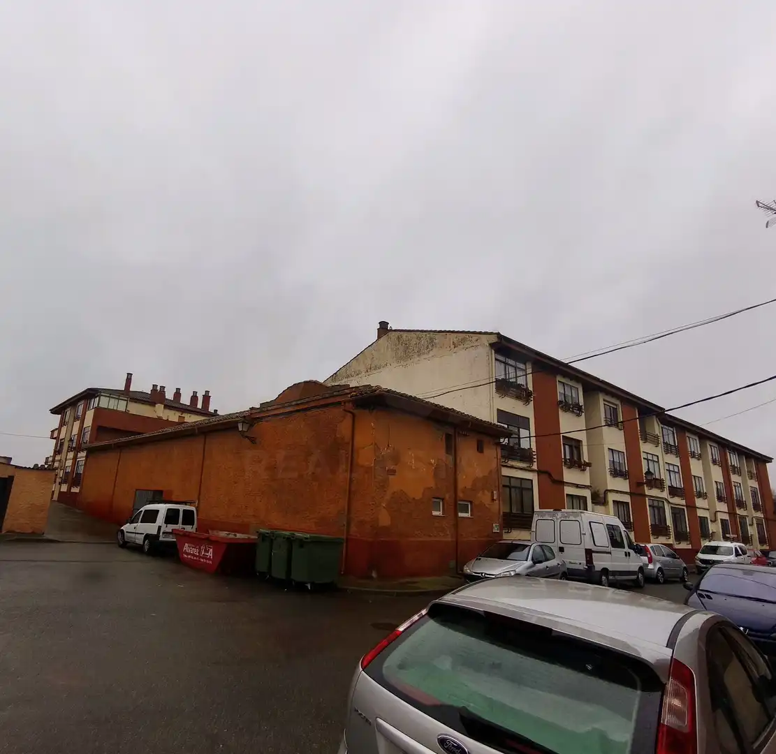 Exterior view of Buildings for sale in Mansilla de las Mulas
