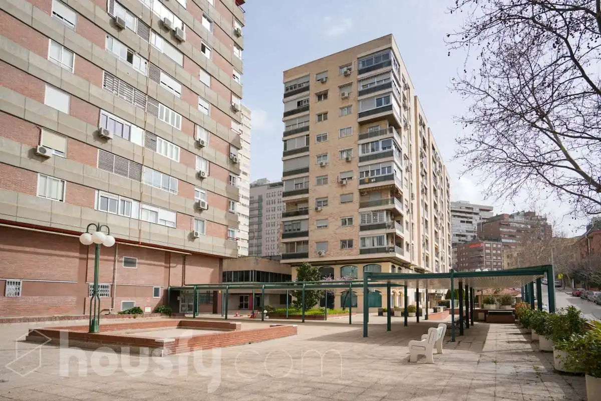 Flat for sale in Calle Santiago Rusiñol, Ciudad Universitaria