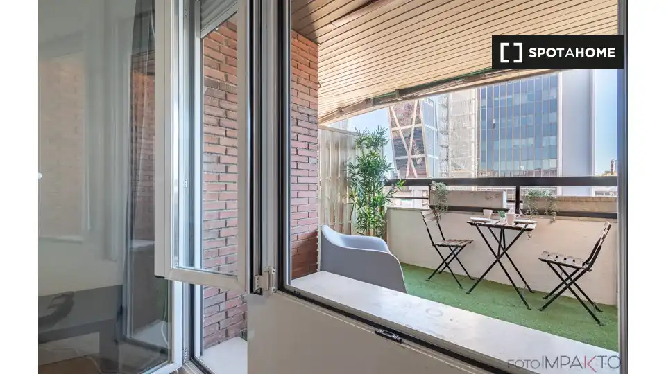 Room in Almenara -Ventilla