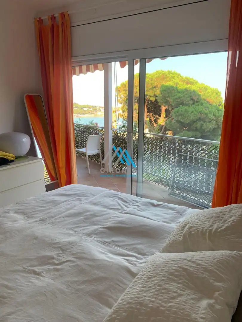 Dormitori de Apartament de lloguer en Sant Feliu de Guíxols amb Calefacció, Terrassa i Alarma