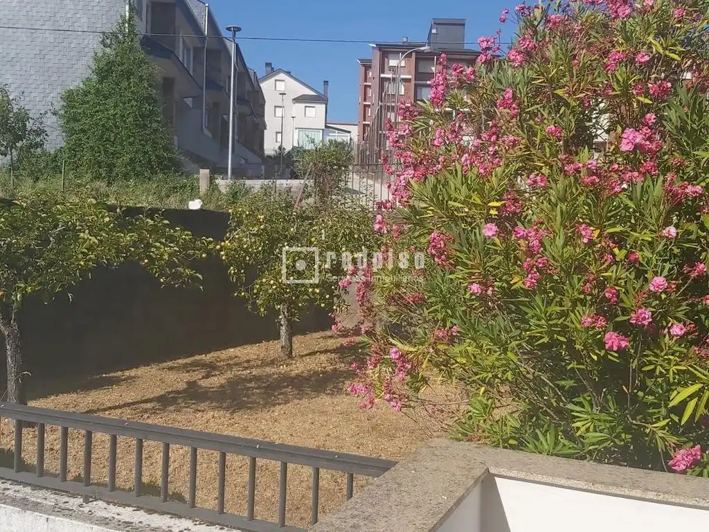 Pis en venda en Viana do Bolo