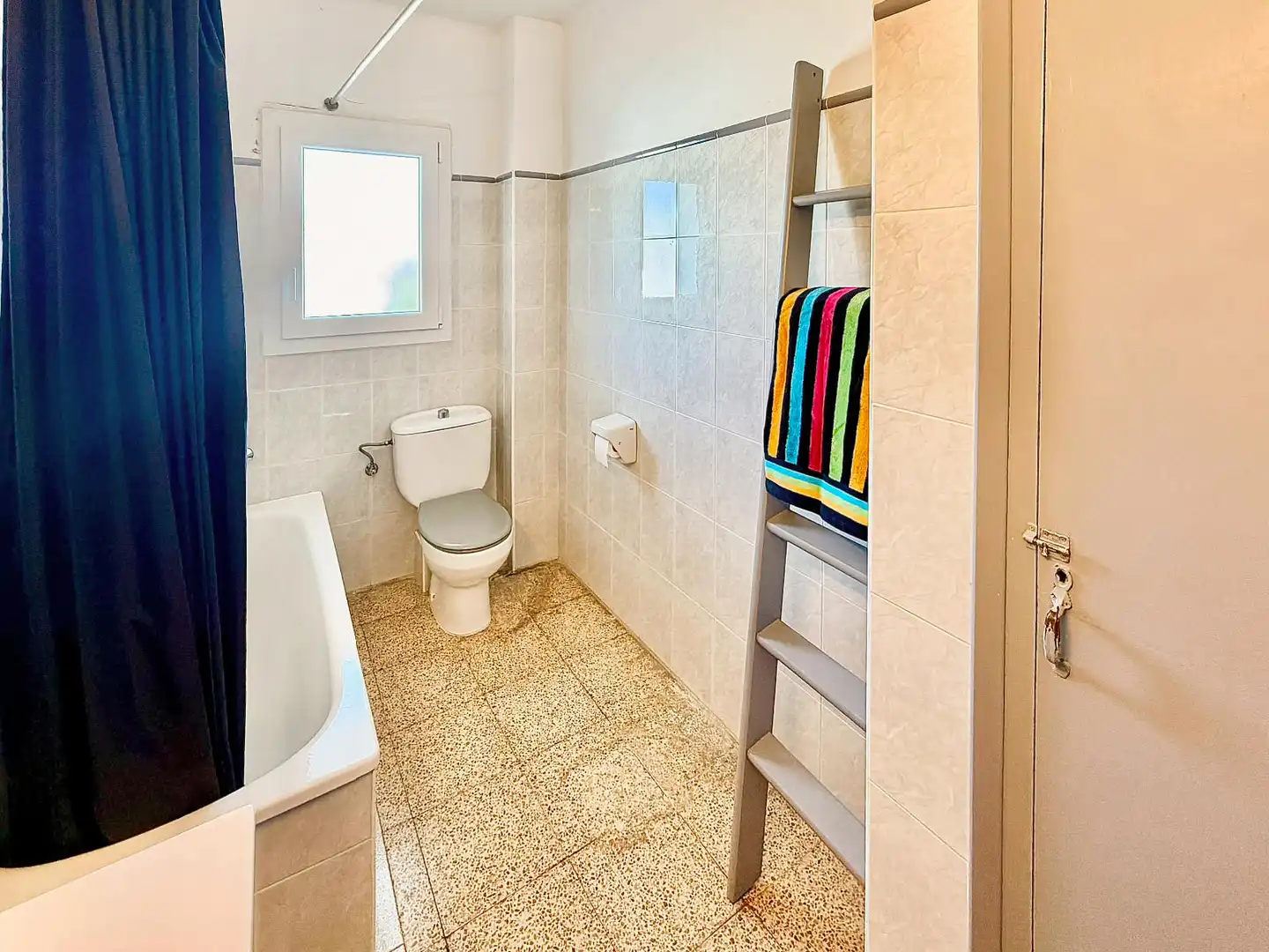 Baño de Piso en venta en L'Escala con Aire acondicionado, Calefacción y Terraza