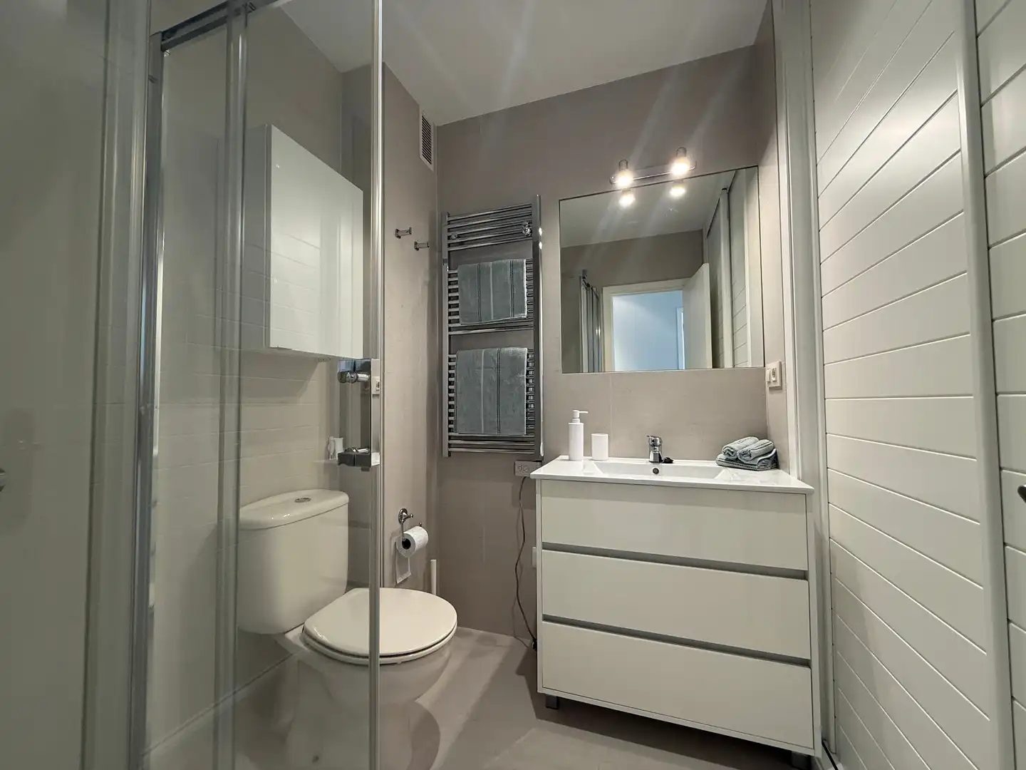 Bathroom of Apartments for rent in O Grove    with Terrace, Furnished and Oven
