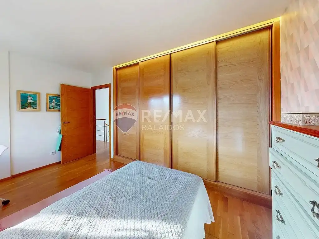 Bedroom of Houses for sale in Vigo   with Heating, Private garden and Parquet flooring