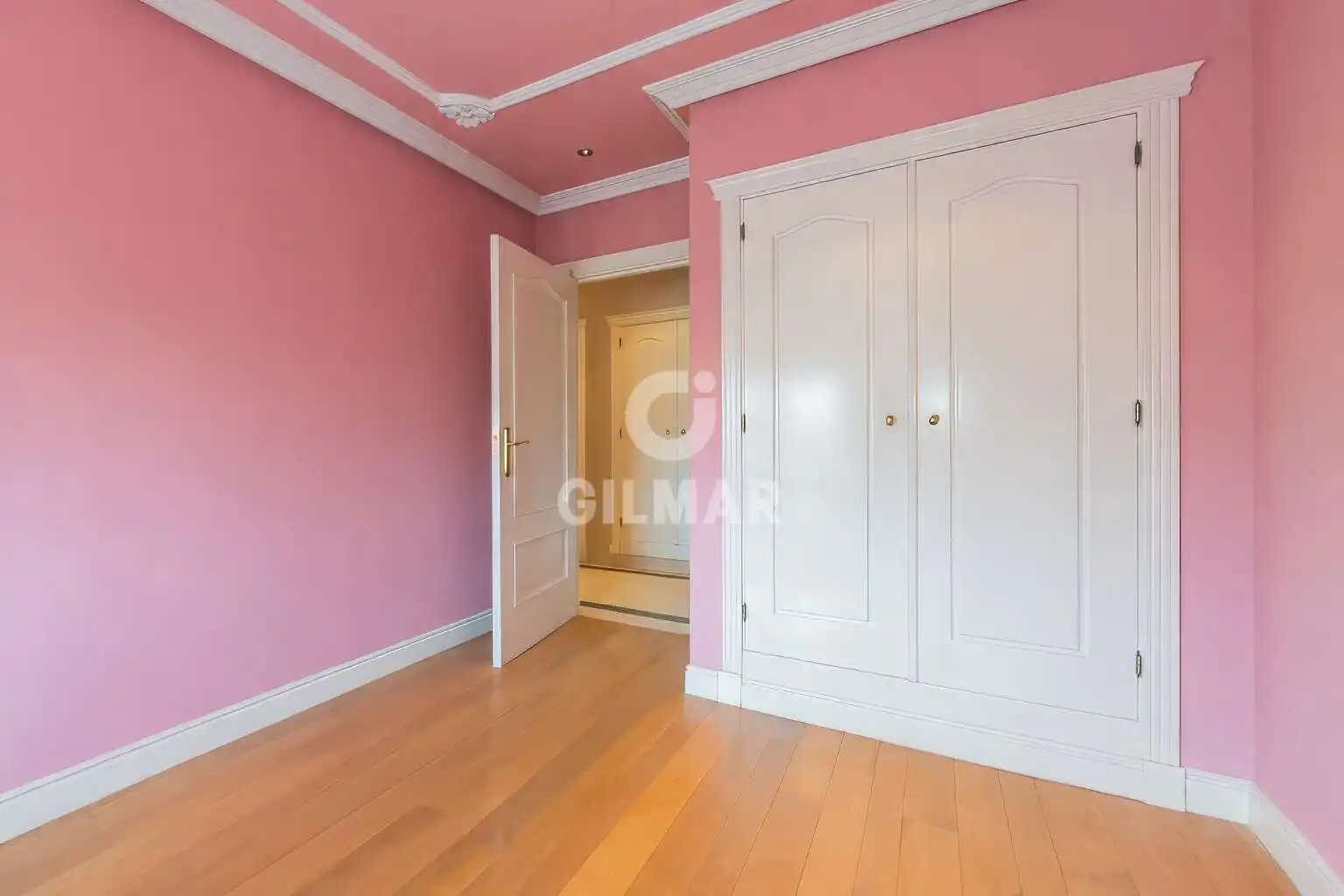Bedroom of Houses for sale in Pozuelo de Alarcón  with Heating, Private garden and Swimming Pool