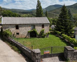 Vista exterior de Casa o xalet en venda en Valle de Hecho amb Jardí privat i Traster