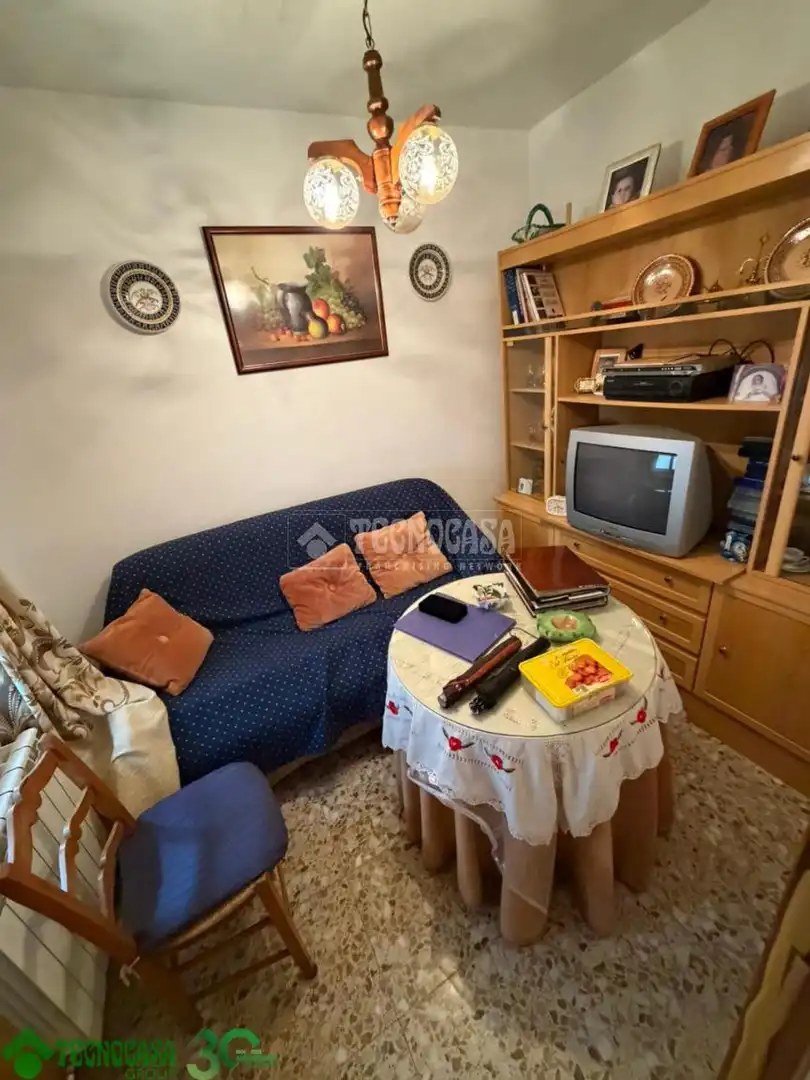 Sala de estar de Casa adosada en venta en Santa Cruz de la Zarza con Calefacción, Terraza y Amueblado