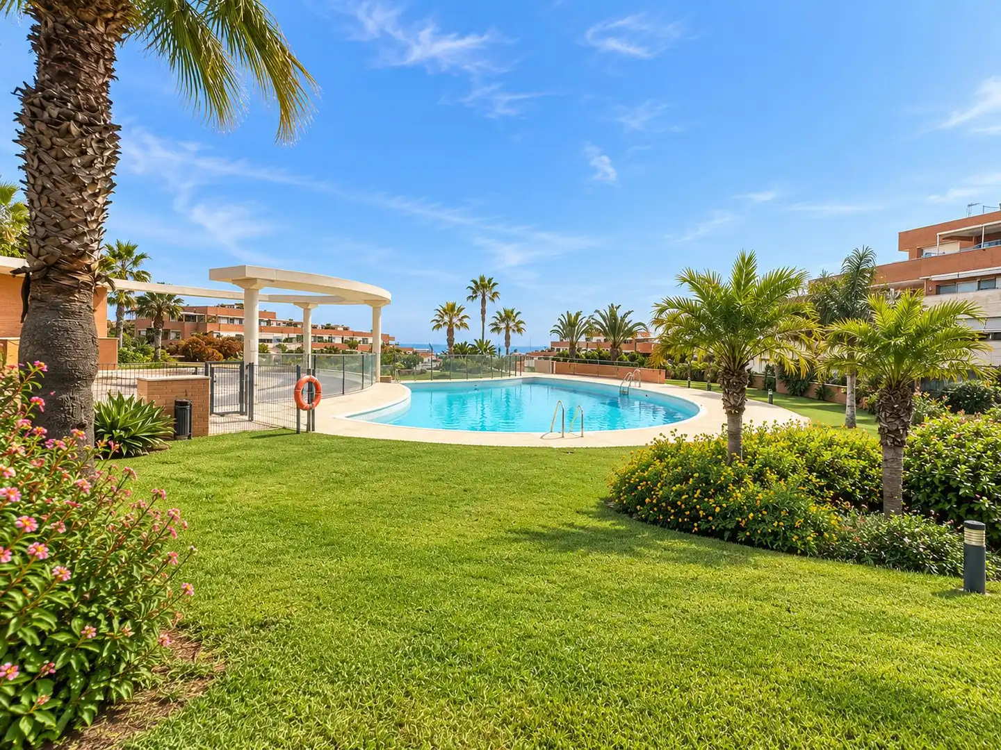 Piscina de Apartament en venda en Torremolinos amb Aire condicionat, Calefacció i Parquet