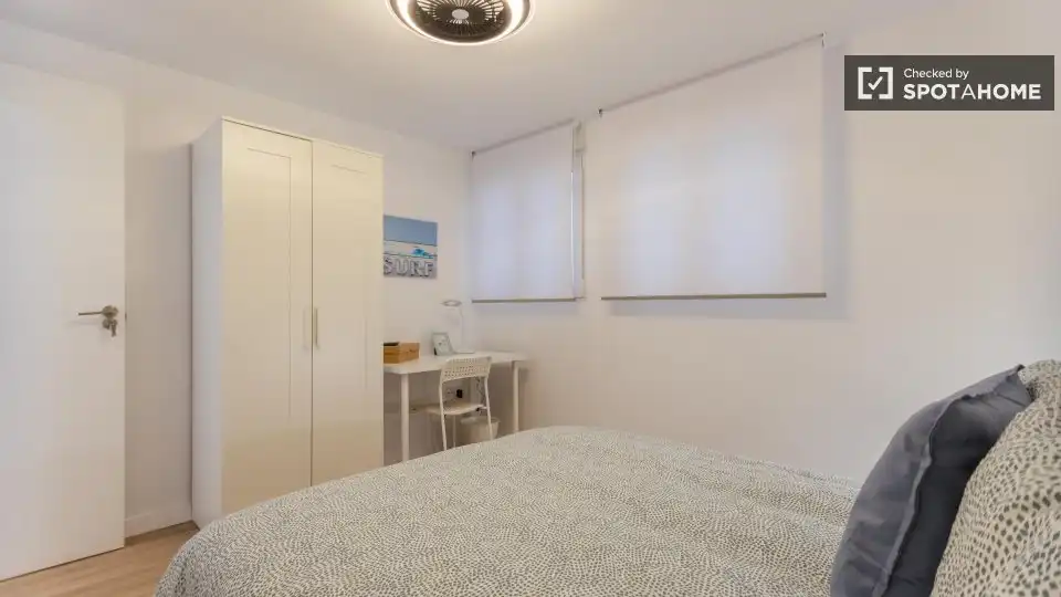 Habitación de Piso de alquiler en Valencia con Aire acondicionado, Calefacción y Amueblado