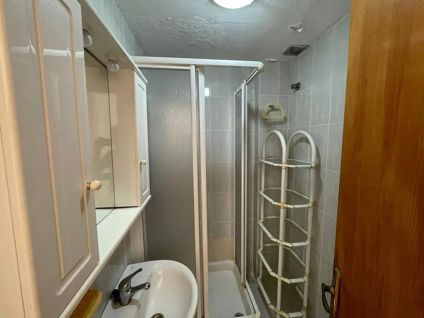Baño de Estudio en venta en Torrevieja con Terraza y Amueblado