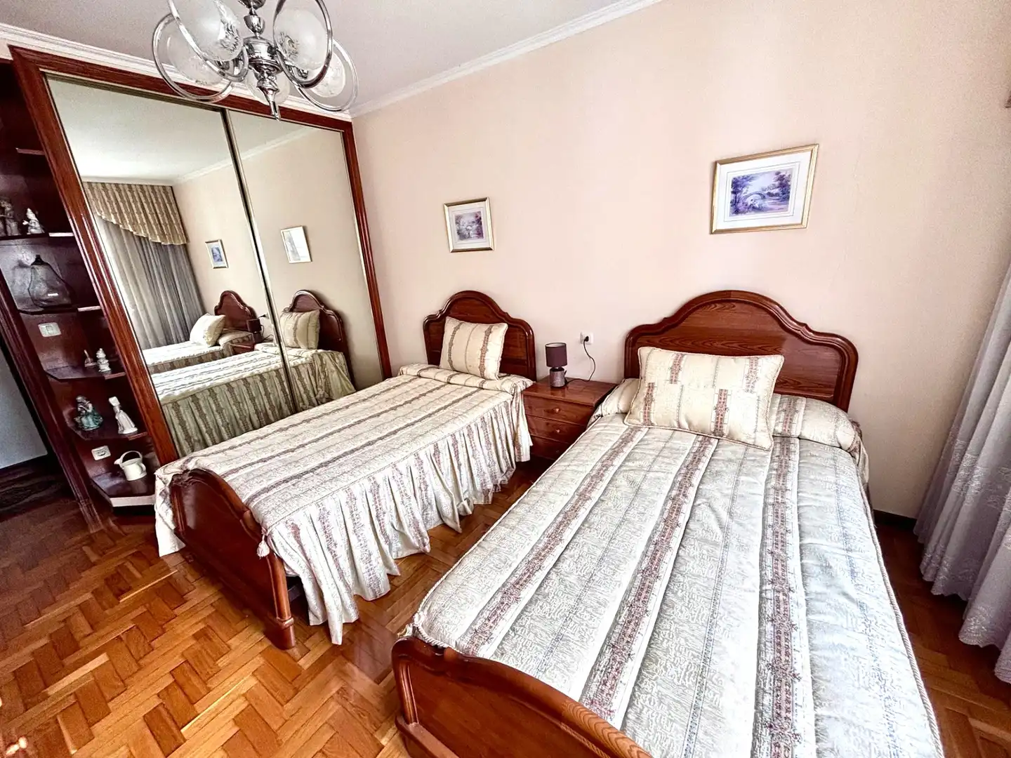 Habitación de Piso en venta en Gijón  con Calefacción, Parquet y Terraza