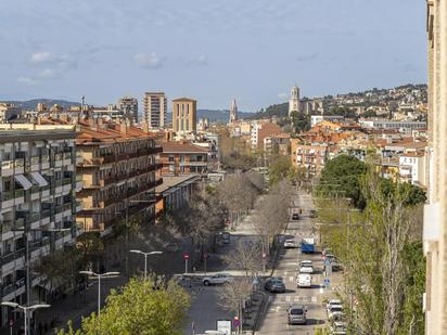 Exterior view of Flat for sale in Girona Capital  with Air Conditioner, Heating and Balcony