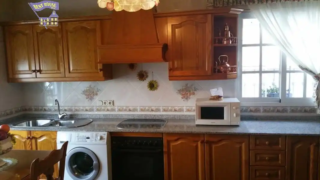 Cuina de Casa o xalet en venda en Arcos de la Frontera amb Aire condicionat, Jardí privat i Traster
