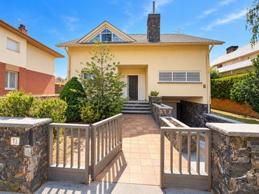 House with garden for sale in Calle Arquet