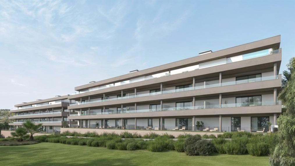 Vista exterior de Apartament en venda en Estepona amb Aire condicionat, Jardí privat i Terrassa